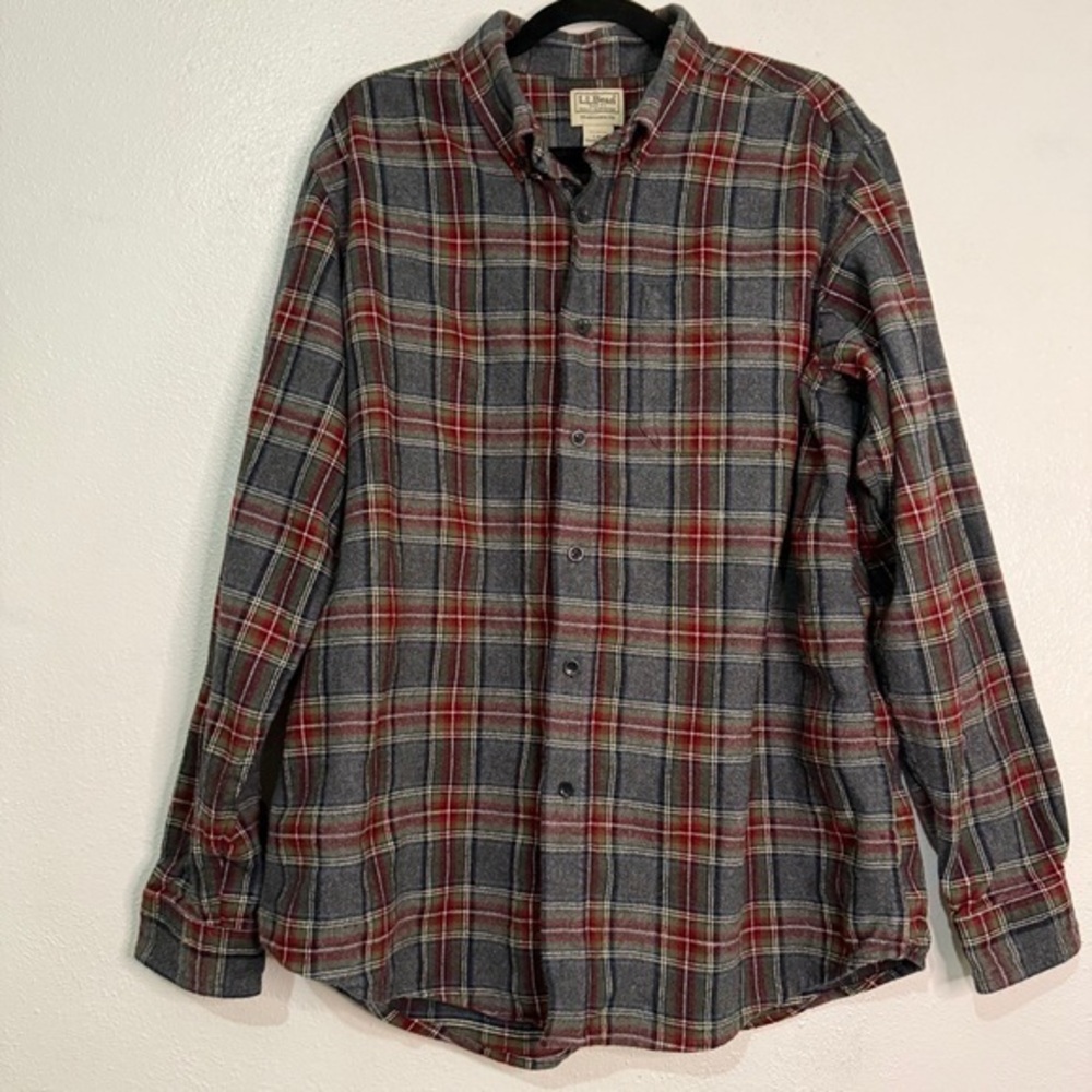 L.L. Bean Men's Plaid Shirt, Gray and Red, 100% cotton flannel. Sz L Reg.
